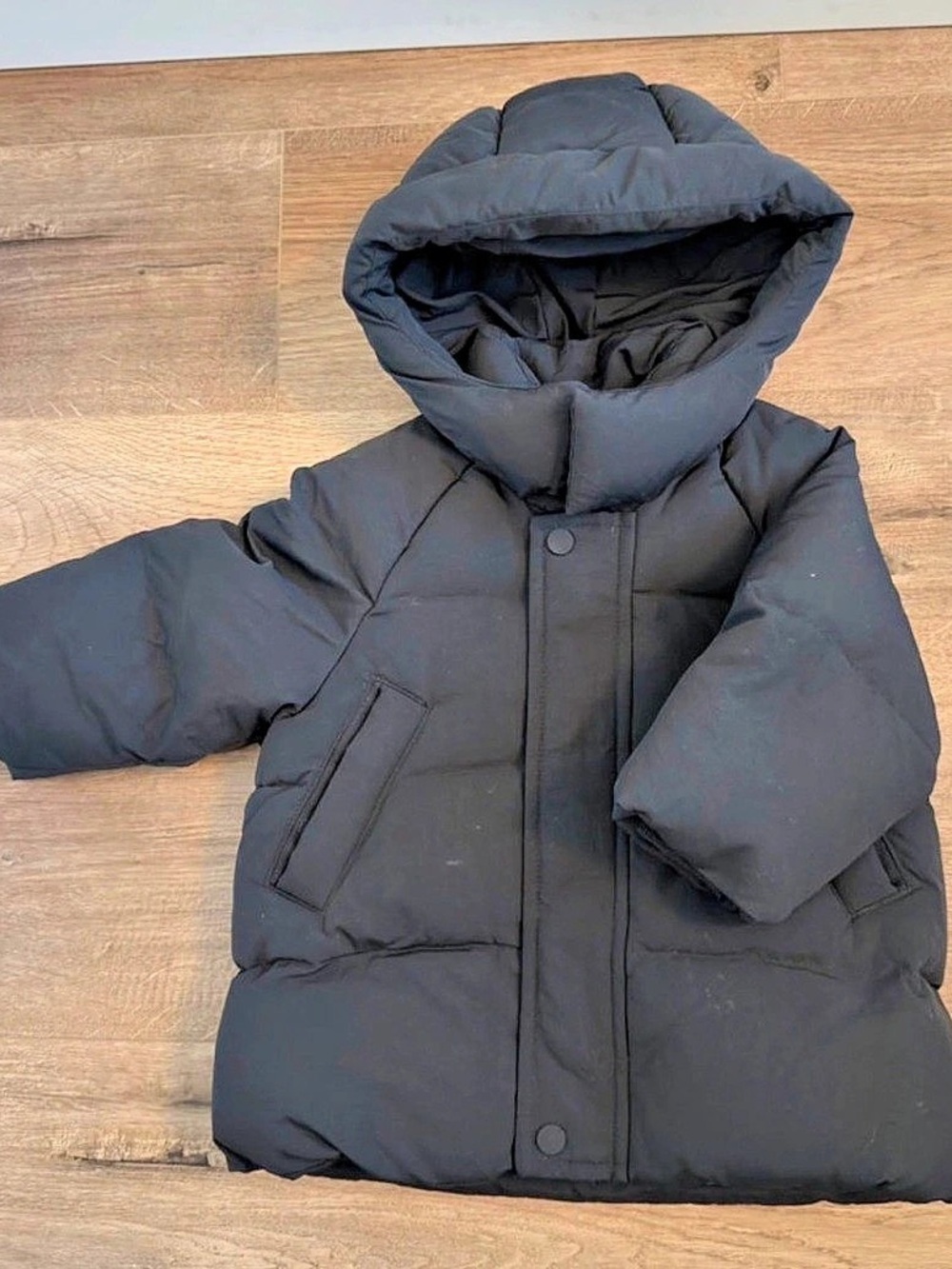 Zara Down Filled Puffer Coat Zip Up Hooded Jacket
Solid Black Size 1.5 Years Kid